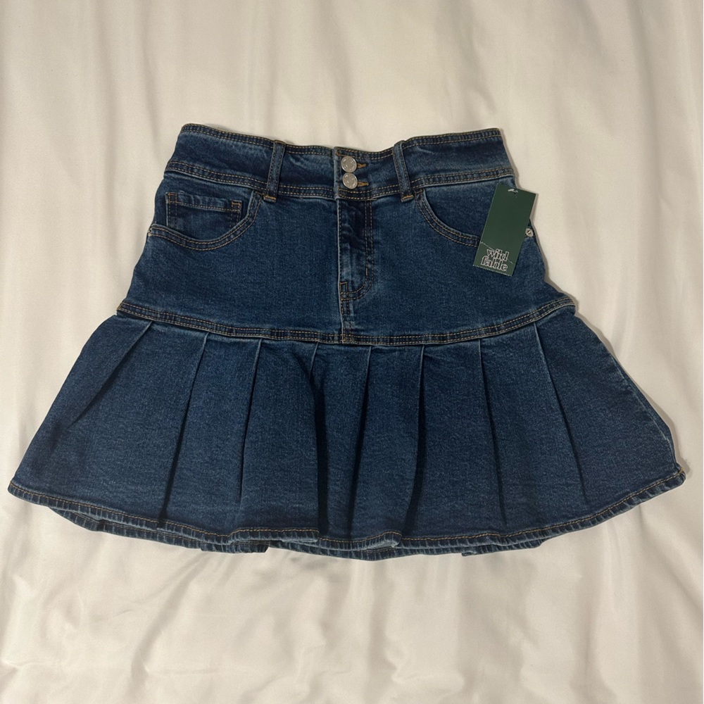 NWT Wild Fable Pleated Dark Wash Jean Skirt in Women's Size 6